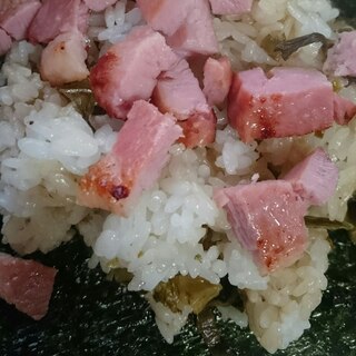 高菜とコロコロベーコンのおにぎらず